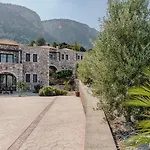 Salakos Villas *