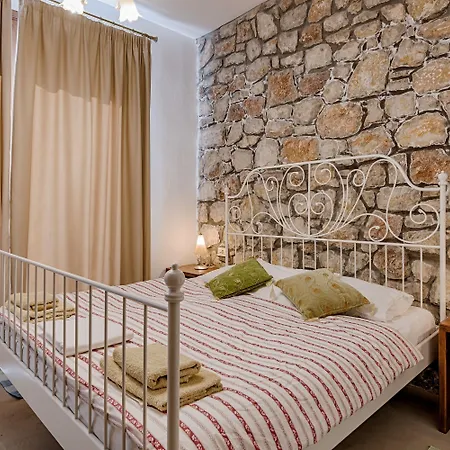 Salakos Villas *