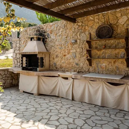 فيلة Salakos Villas *